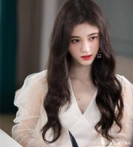 娱乐吃瓜酱头发少吃什么,头发少吃什么,美丽从“头”开始